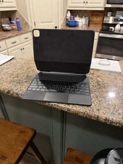 Apple Magic Keyboard 12.9
