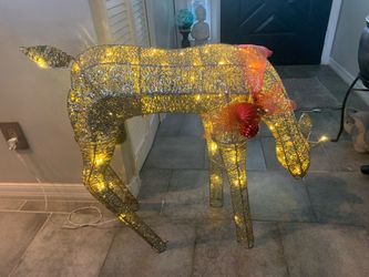 Lighted Feeding Doe Christmas Decoration Reindeer yard decor