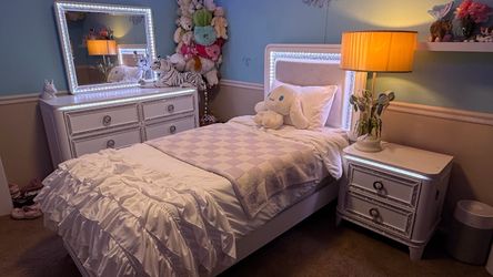 Glitz Twin Bedroom Set – LED Bed, Dresser/Mirror & Nightstand