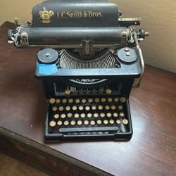 Old Typewriter 