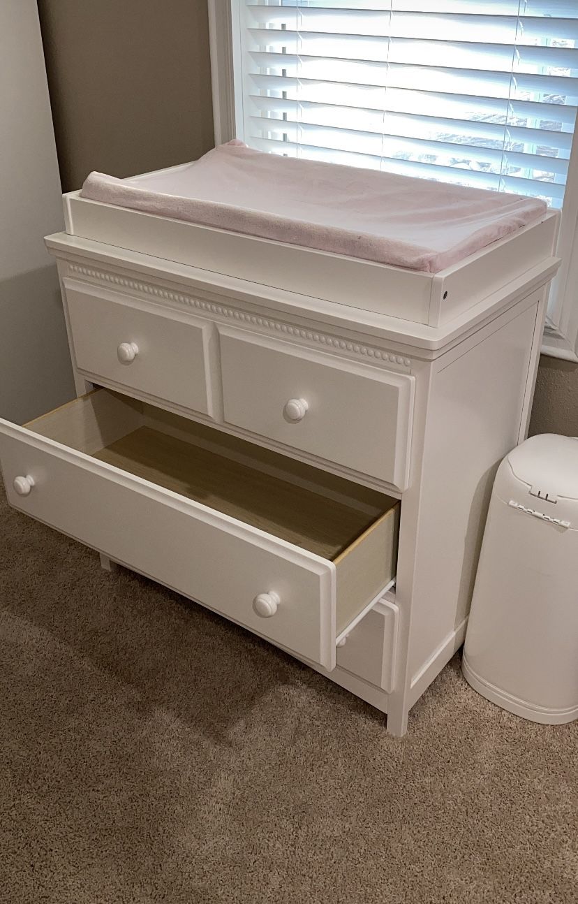 Delta Changing Table