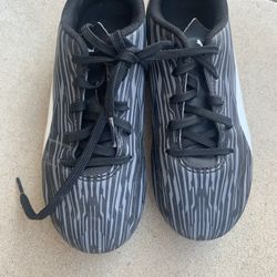Kids Size 2.5 PUMA Unisex-Child Rapido III Soccer Cleats