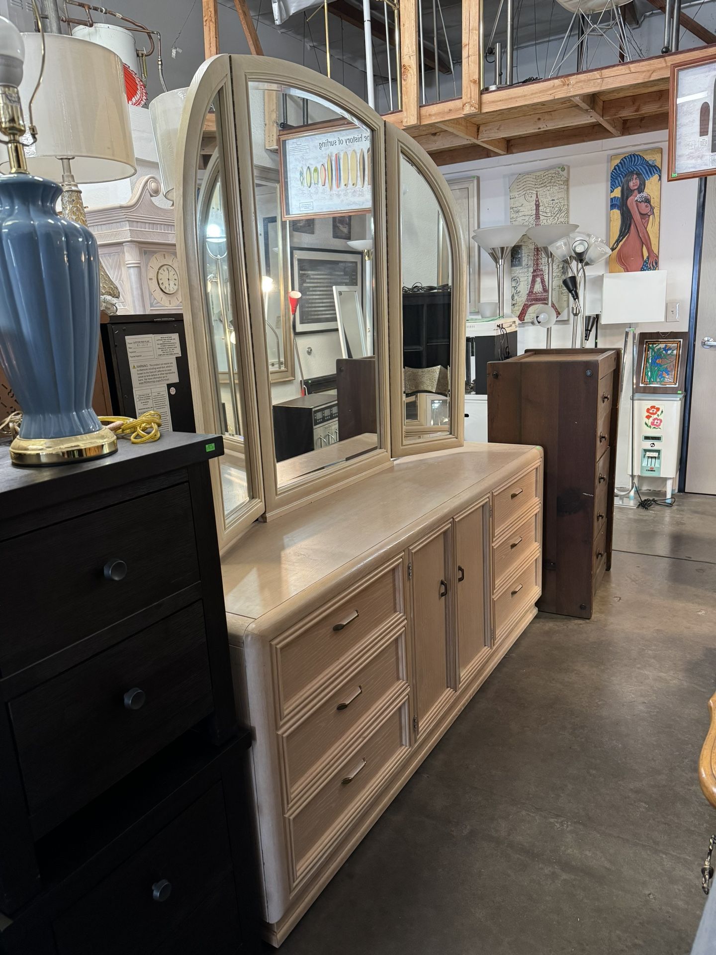 Thomasville Postmodern 9 Drawer Dresser with Trifold Mirror Very Good Condition