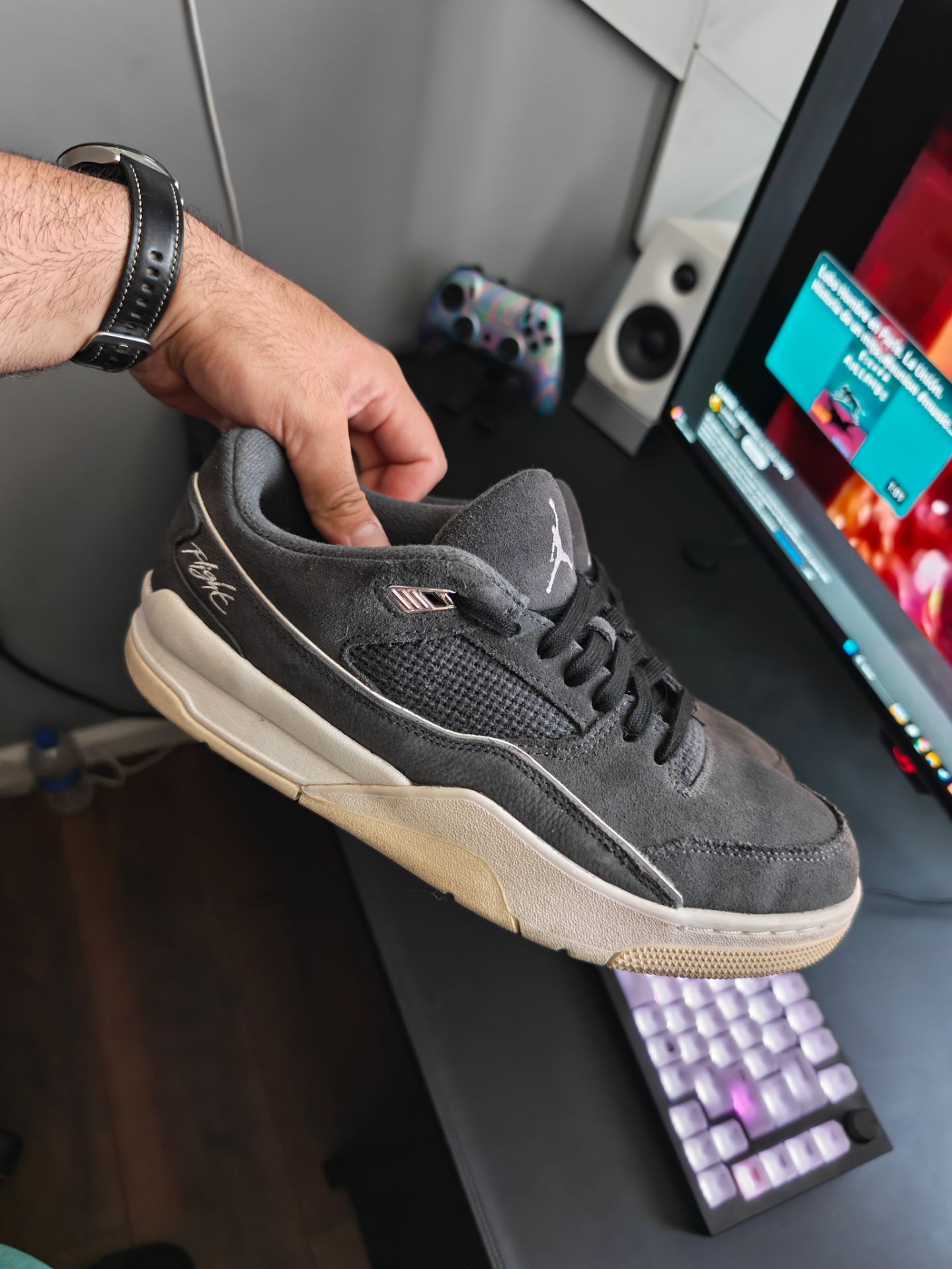 Jordan flight court low sz9
