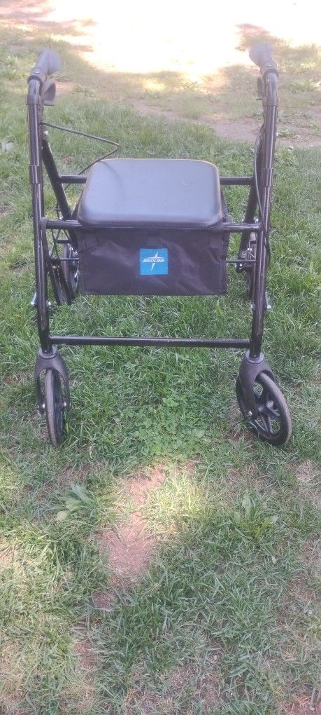 Medline Aluminum Rollator Walker With Seattle Locking Wheels