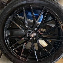 $$600!$$ Moving Sale‼️(Staggered Optional) 22” Gloss Black For Sale  Like New (Dusty)