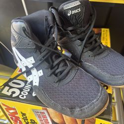 New Size 8 Wrestling Shoes 