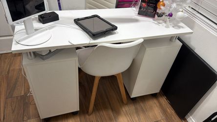 Desk for Nail