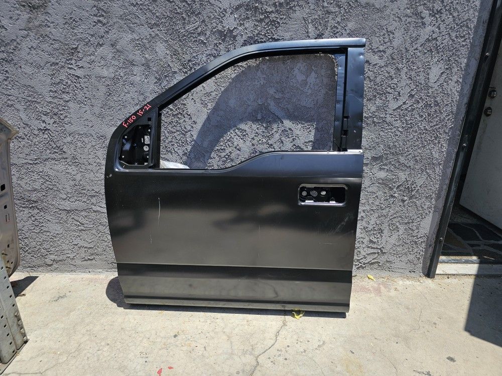Ford F150 F-150 F250 F-250 F350 F-350 Left Front Door 2015 2016 2017 2018 2019 2020 2021 2022