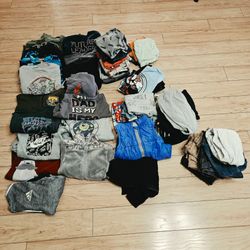 Huge Lot of Toddler Boys Size 4T, 5T Clothing 62 Pieces Various Brands Kids Bundle Sonic Mario Nike Gap Old Navy Disney / **Bundle Includes Hoodies, Z