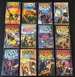 36 HARDY BOYS CASEFILES BOOKS [VINTAGE 1980S LOT]