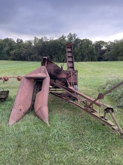 IH International Harvester Farmall McCormick 1-PR 1 Row Trailing Corn Picker