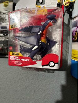 Pokémon battle ready garchomp figure