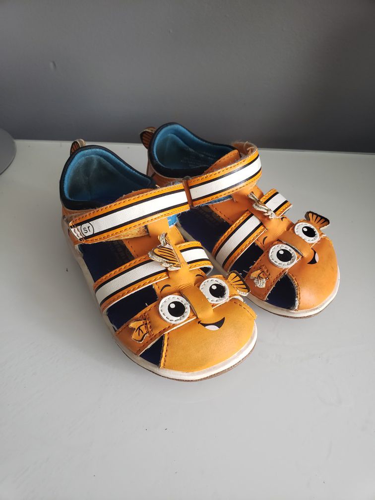 Stride rite finding nemo sandals size 6 toddler