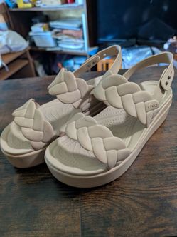 Crocs Brooklyn Woven Low Wedge Sandals (Size 7)