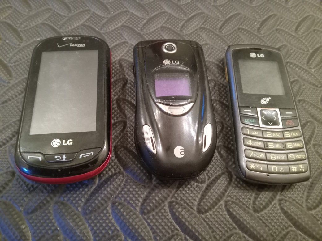 Vintage LG Flip Phones (3)