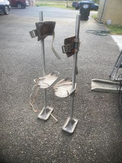 Legs extensions for reaching ceilings