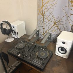 Pioneer DDJ-FLX4 With Pioneer Speakers And Headphones 