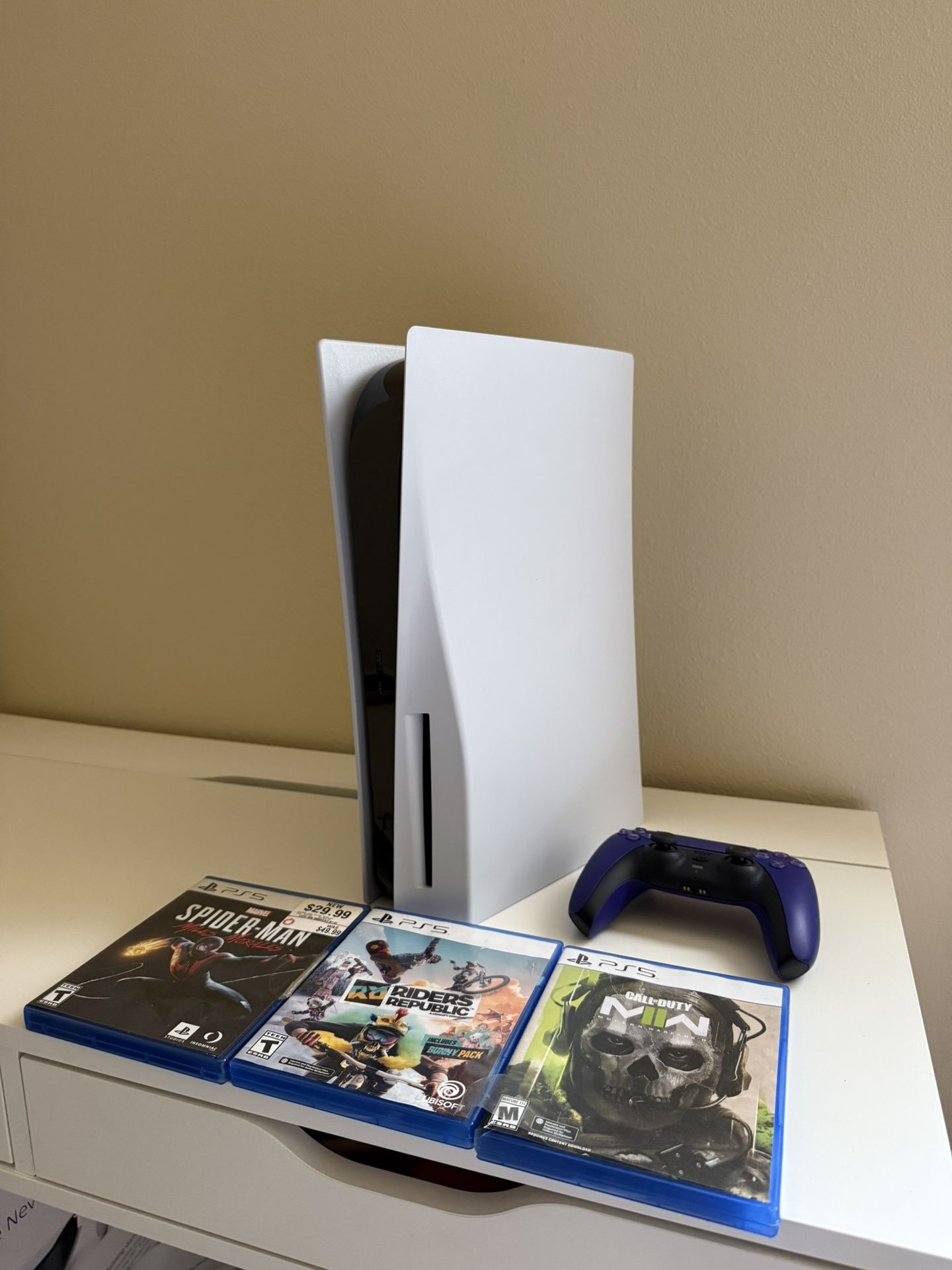 PS5 Disc Edition Bundle + 3 Games + Controller