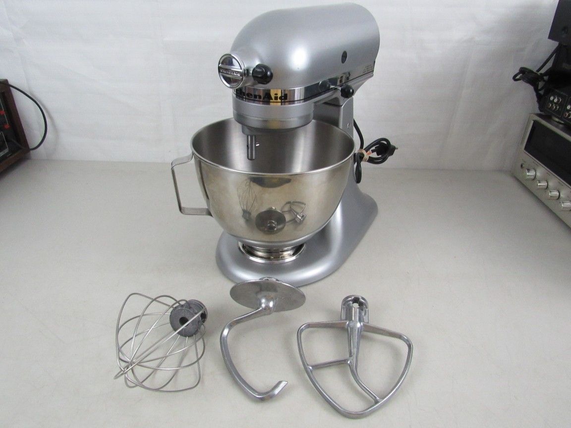 KitchenAid 10 Speed Mixer 4.5 Qt. Model KSM85PBSM