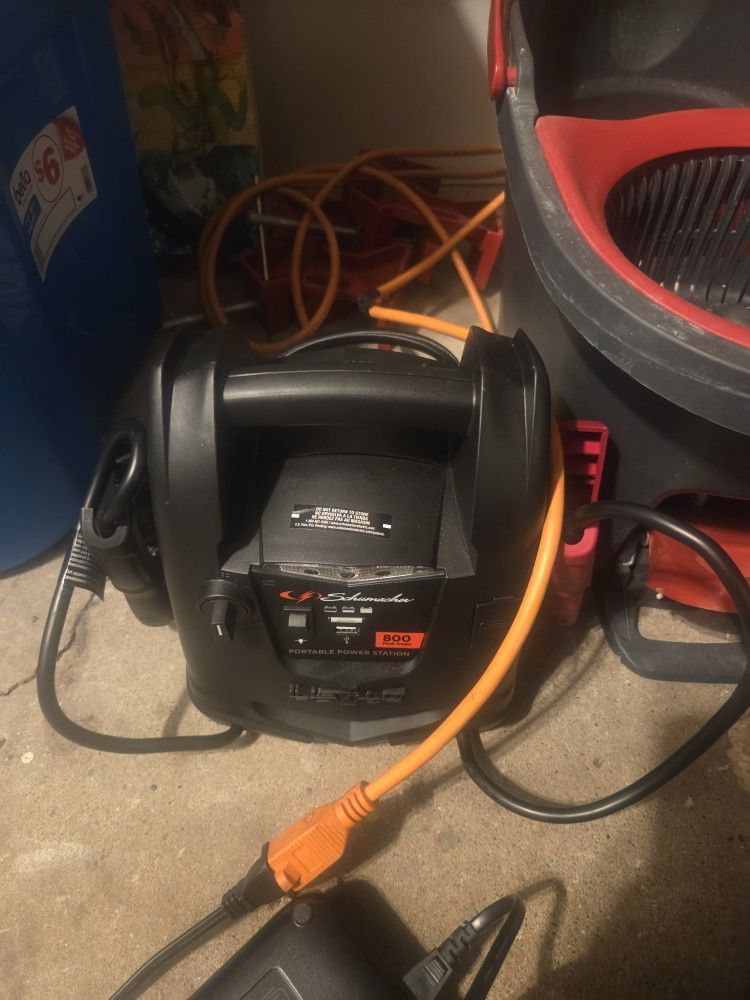 Schumacher Electric 800A Car Battery Jump Starter and Portable Power Station, 150-PSI Air Compressor