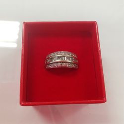 14k White Gold Ring 8.1g (1 Broken Diamond)