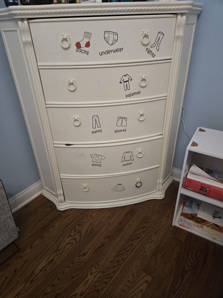 Corner Drawer/dresser