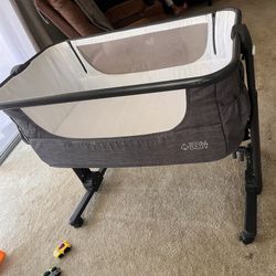Bassinet Like new 