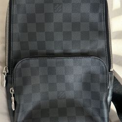 Louis Vuitton Avenue Slingbag 