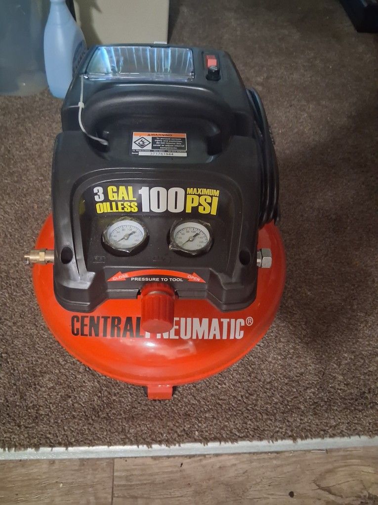 Central Pneumatic 3 Gallon, 100 PSI Oilless Pancake Air Compressor