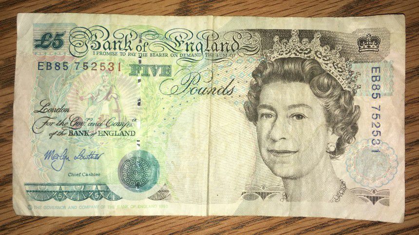 Discontinued in 2002 - Five Pounds of the Bank of England (1990)
