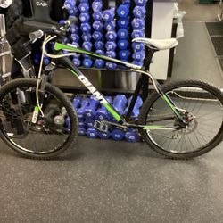 Giant Revel O Mountain Bike 20” Frame 26” Wheels 