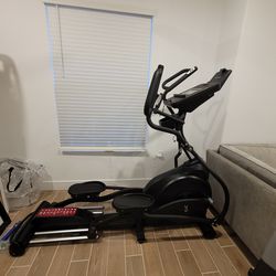 Elliptical Sole 35 machine (like new)