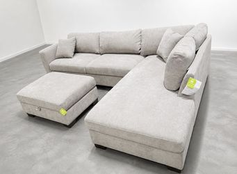 Thomasville Walsen Sectional with Storage Ottoman – NEW