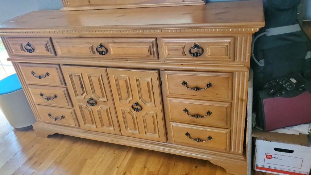 Queen Bed Frame Nightstand and Dresser