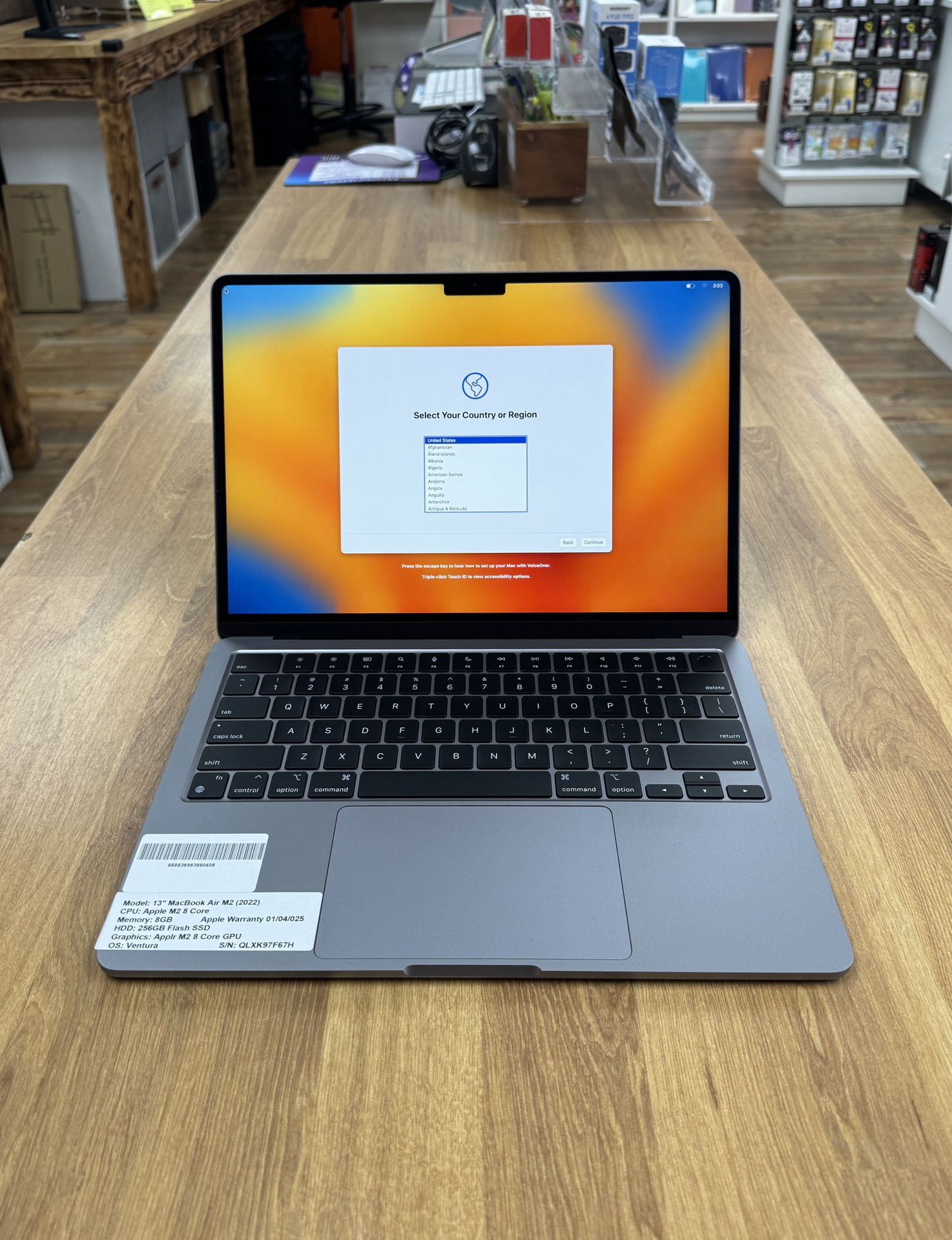 13" MacBook Air M2 8 Core * 256GB SSD * 8GB RAM * Financing Available 