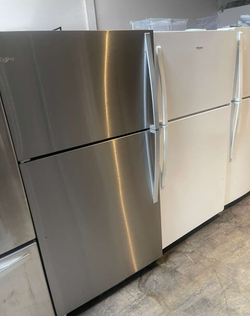Deal: Stainless Frigidaire top-mount fridge — adjustable shelves