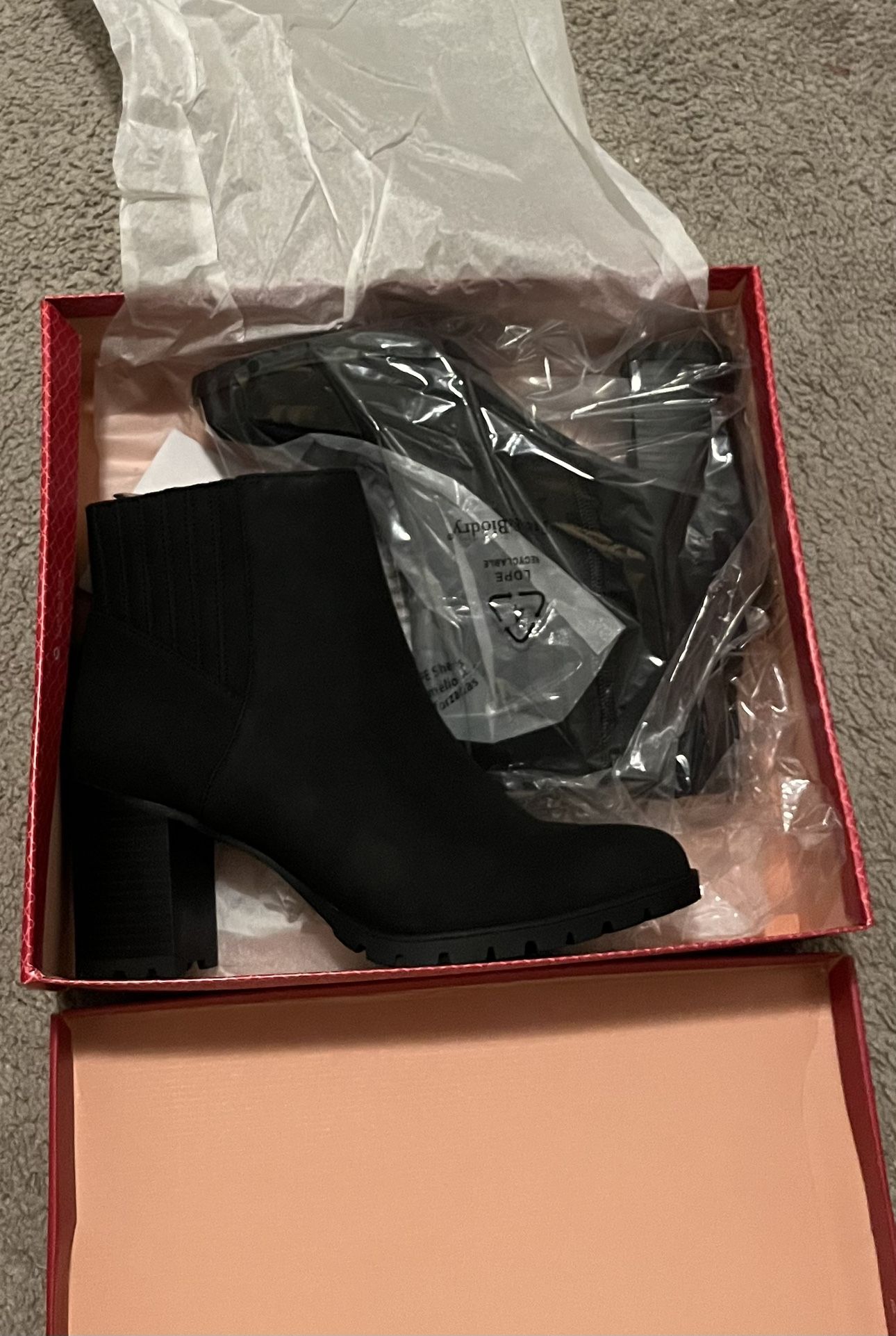 NEW Kelly & Katie Women’s Black Ankle Boots – Size 9.5