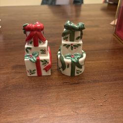 Lenox Holiday Gift Salt And Pepper Shakers