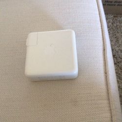 Apple  96W USB-C Power Adapter