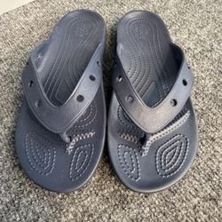 Navy blue Crocs flip flops women’s size US 7 / men’s size 5