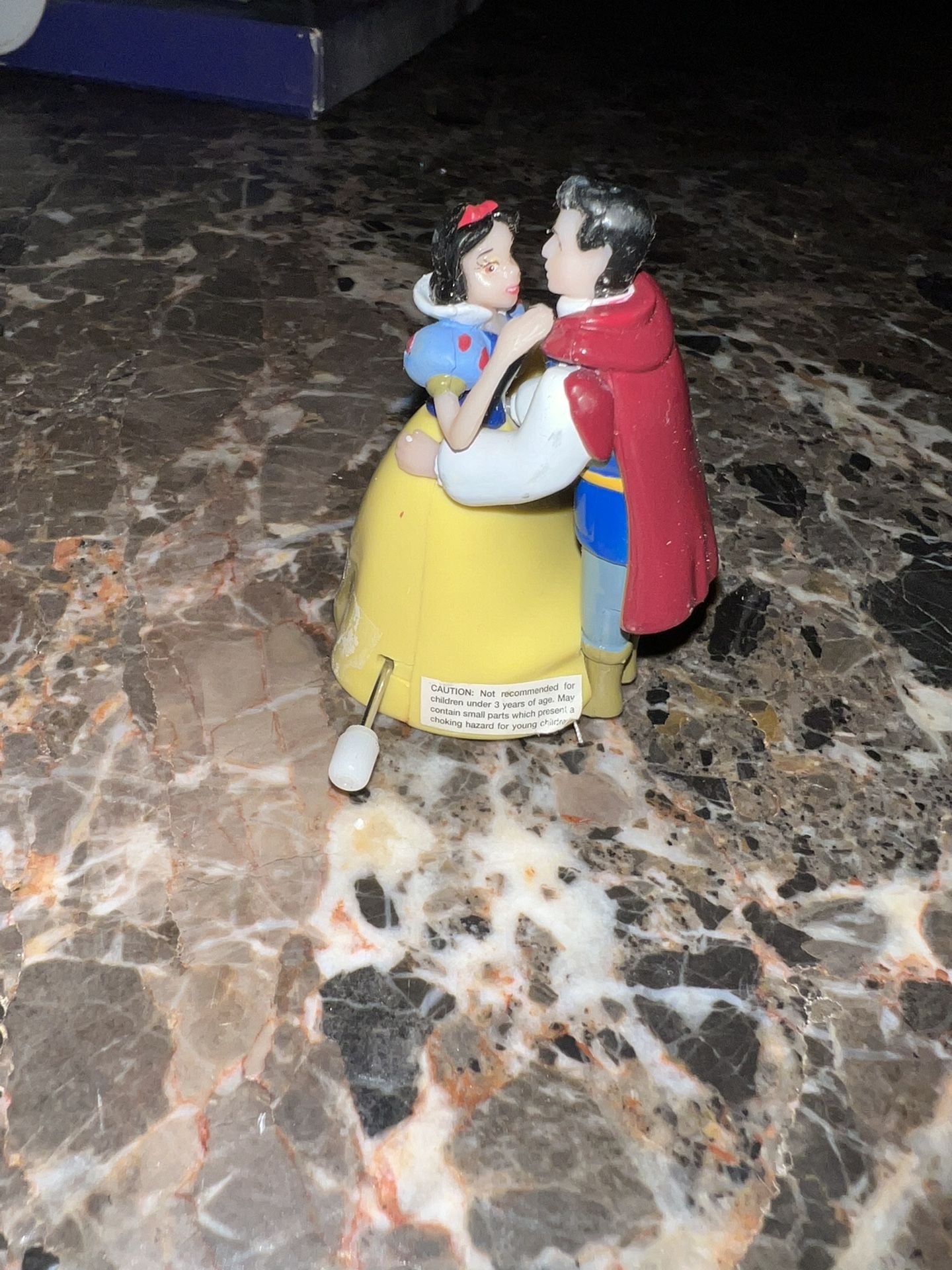 VINTAGE 1990’s Disney Snow White & Prince Charming wind up toy 