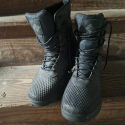 Size 7.5, Black Columbia Work Boots