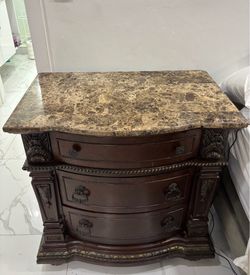 Elegant Traditional Bedroom Furniture Set – Dark Wood Finish