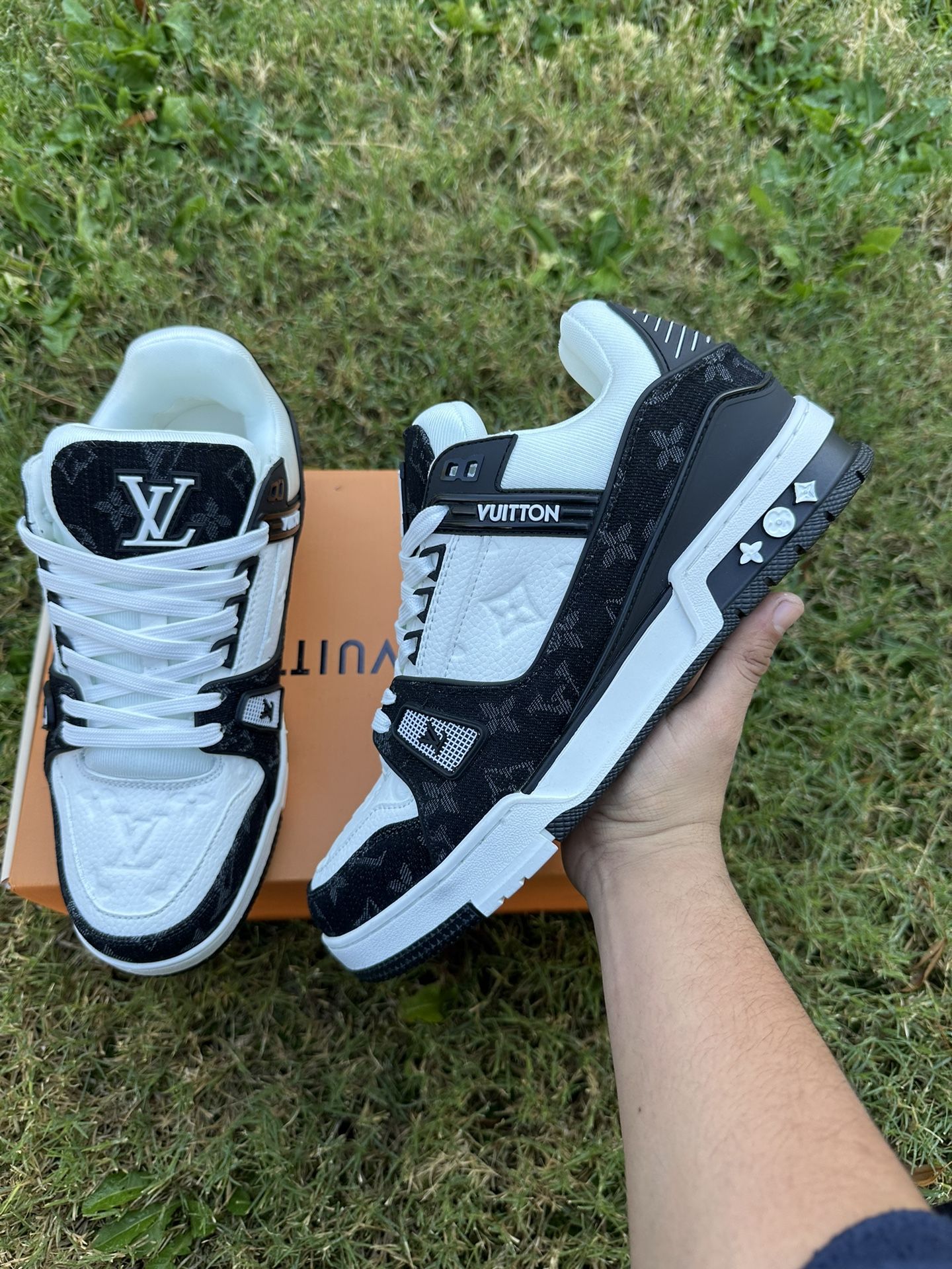 LV Trainers White And Black