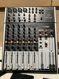 Behringer XENYX 1204USB