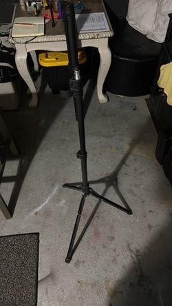 Black Adjustable Tripod Light Stand