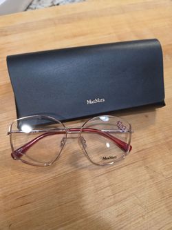 Eyeglass frame