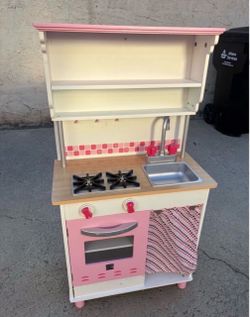 Toy kitchen (pink)