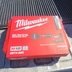 Milwaukee
M18 18V Lithium-Ion Cordless Short Throw Press Tool Kit with 3 PEX Crimp Jaws (2) 2.0 Ah Batteries and Charger